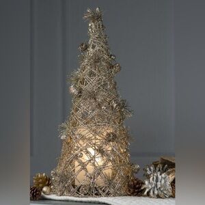 Elegant Holiday Tree Decoration